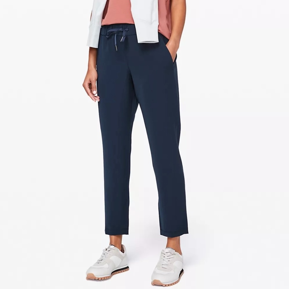 Brand New) Lululemon On the Fly 7/8 Pant (Black)